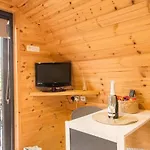 Cozy Haven Glamping Pod 1with Hot Tub & Cold Shower Semesterbostad