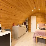 Cozy Haven Glamping Pod 1with Hot Tub & Cold Shower * Naas
