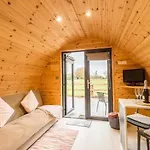 Cozy Haven Glamping Pod 1with Hot Tub & Cold Shower