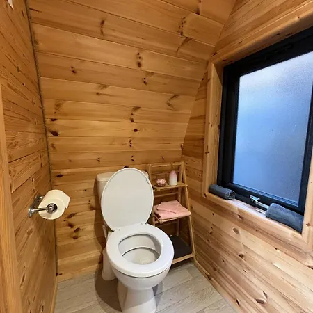 Cozy Haven Glamping Pod 1with Hot Tub & Cold Shower Holiday home *