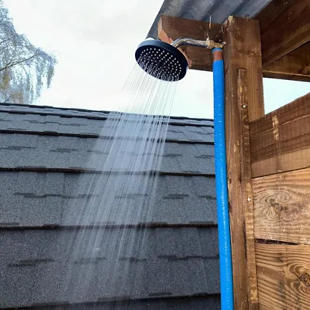 Cozy Haven Glamping Pod 1with Hot Tub & Cold Shower * נאס